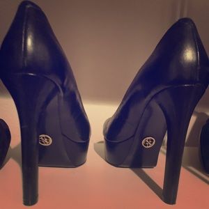 Guess Pumps